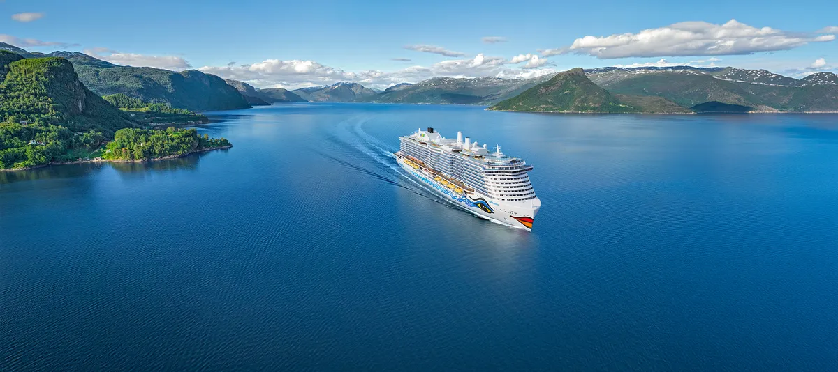AIDA Kreuzfahrtschiff in Norwegen