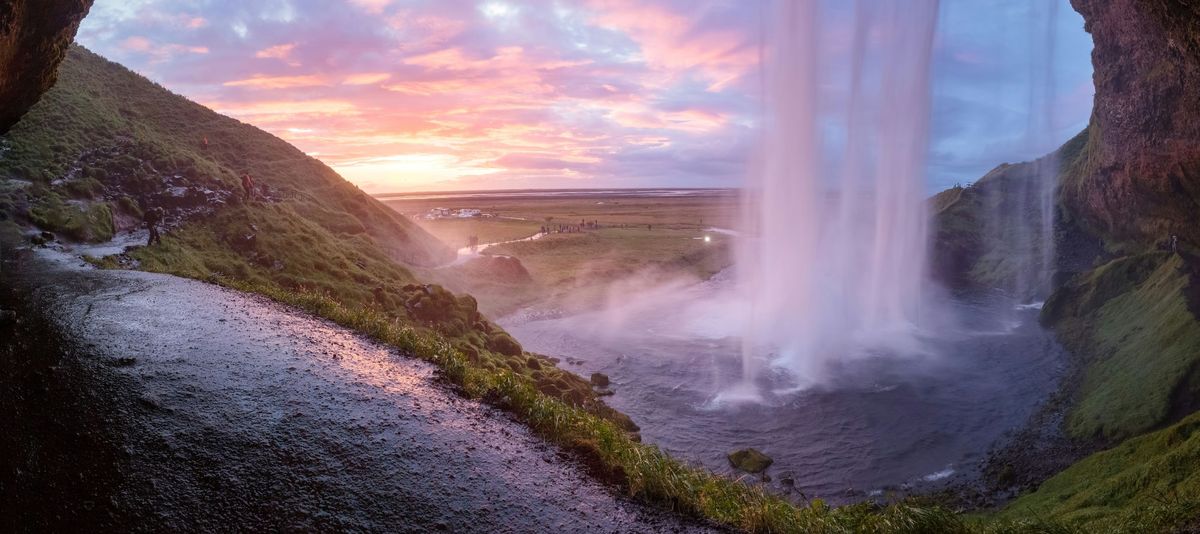 Islands Seljalandsfoss bei Sonnenuntergang