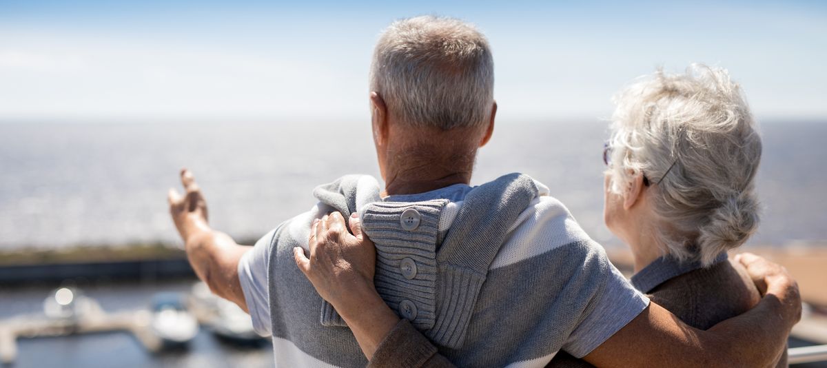 Älteres Paar Meerblick